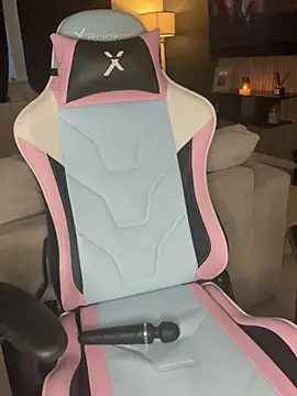 Snapshot of chelsiekink3 chatting on 01/20/25, 04:23 chelsiekink3 online show from 01/20/25, 04:23