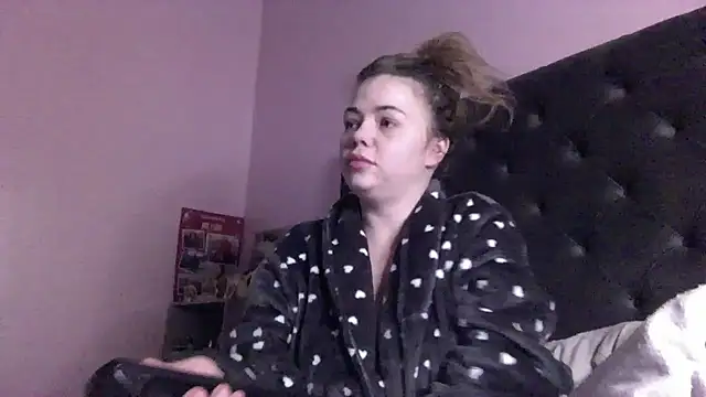 Snapshot of chelsiekink3 chatting on 02/18/25, 08:27 chelsiekink3 online show from 02/18/25, 08:27