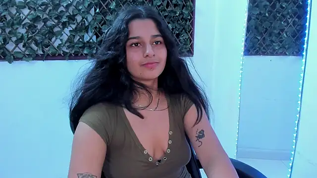 Snapshot of Megan_Whitte chatting on 01/17/25, 01:57 Megan Whitte online show from 01/17/25, 01:57