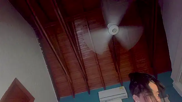 ariana-white- online show from 10/09/25, 10:24