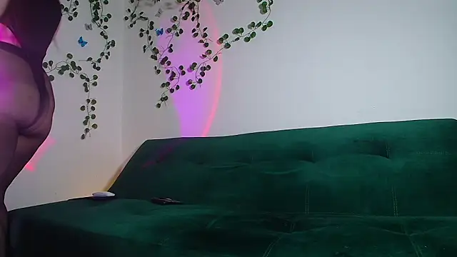 Snapshot of cattaleya02 chatting on 12/19/24, 12:56 cattaleya02 online show from 12/19/24, 12:56