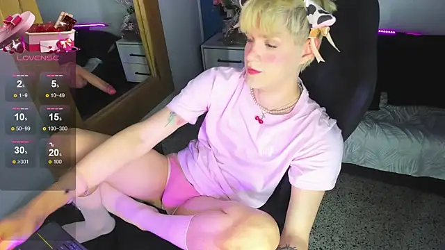 VladHellsing4 online show from 12/18/25, 02:23