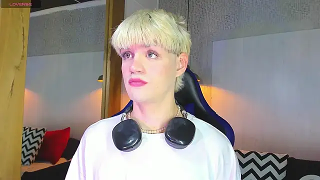 VladHellsing4 online show from 02/05/26, 02:43