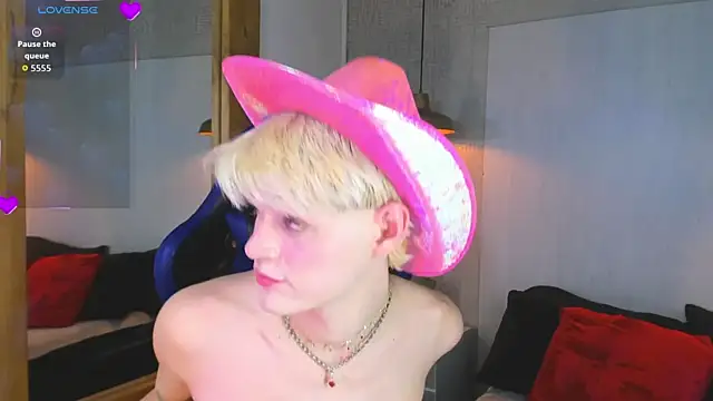 Snapshot of VladHellsing4 chatting on 05/21/26, 02:13 VladHellsing4 online show from 05/21/26, 02:13