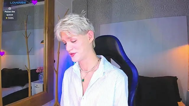 Snapshot of VladHellsing4 chatting on 07/15/26, 02:22 VladHellsing4 online show from 07/15/26, 02:22