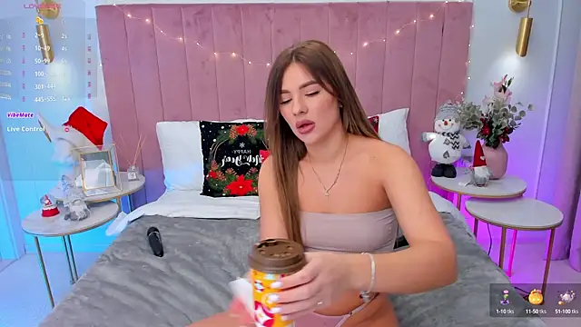 Snapshot of MilaVoxx chatting on 12/15/24, 05:56 MilaVoxx online show from 12/15/24, 05:56