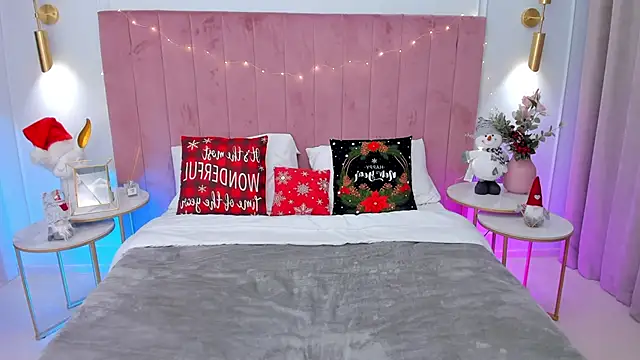 Snapshot of MilaVoxx chatting on 12/23/24, 06:00 MilaVoxx online show from 12/23/24, 06:00