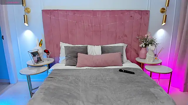 MilaVoxx online show from 04/12/26, 04:50