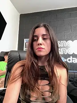 SaraLatinayPrimiciax online show from 11/04/25, 04:06