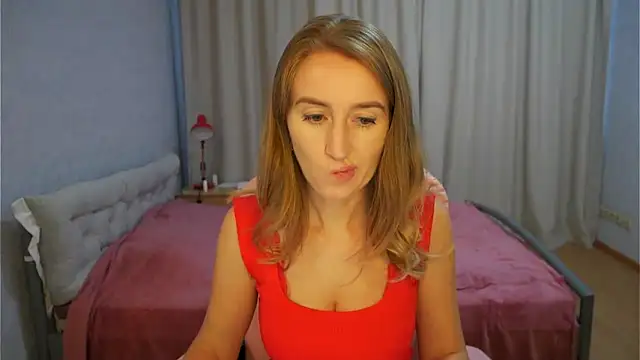 Snapshot of Sophiloren chatting on 06/13/26, 03:54 Sophiloren online show from 06/13/26, 03:54