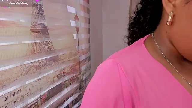 Snapshot of Leah_Sweetie chatting on 02/04/25, 02:43 Leah Sweetie online show from 02/04/25, 02:43