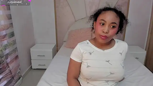 Snapshot of Leah_Sweetie chatting on 02/09/25, 01:25 Leah Sweetie online show from 02/09/25, 01:25