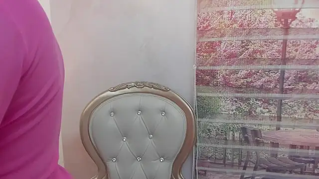 Snapshot of Leah_Sweetie chatting on 02/12/25, 11:18 Leah Sweetie online show from 02/12/25, 11:18