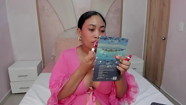 Snapshot of Leah_Sweetie chatting on 02/12/25, 02:32 Leah Sweetie online show from 02/12/25, 02:32