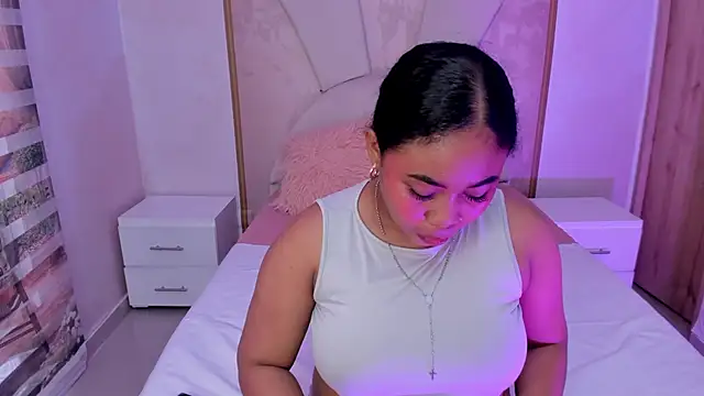 Snapshot of Leah_Sweetie chatting on 03/01/25, 02:34 Leah Sweetie online show from 03/01/25, 02:34