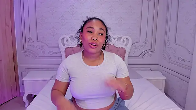 Snapshot of Leah_Sweetie chatting on 03/04/25, 02:21 Leah Sweetie online show from 03/04/25, 02:21
