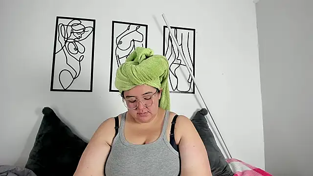 Snapshot of RubyPirsso18 chatting on 12/21/25, 07:21 RubyPirsso18 online show from 12/21/25, 07:21