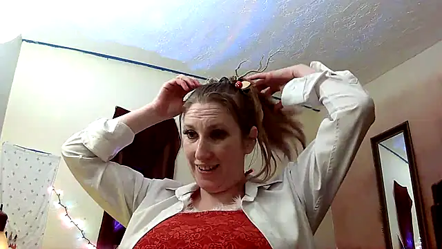 Snapshot of lilyhornyhousewife chatting on 12/14/24, 01:16 lilyhornyhousewife online show from 12/14/24, 01:16