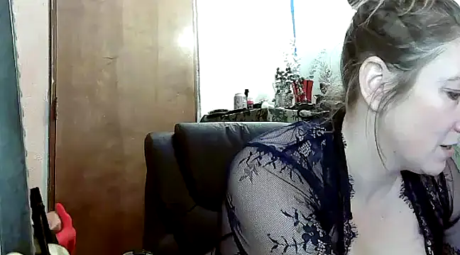 Snapshot of lilyhornyhousewife chatting on 12/16/24, 04:55 lilyhornyhousewife online show from 12/16/24, 04:55