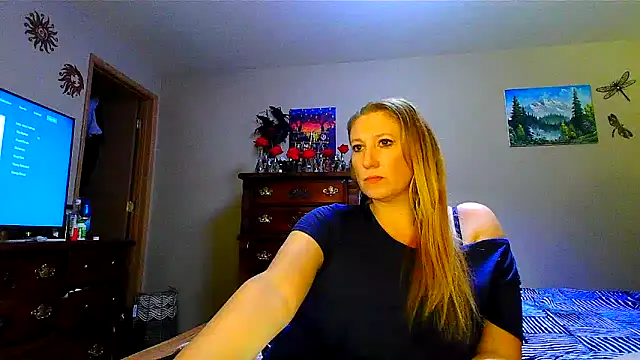 Snapshot of lilyhornyhousewife chatting on 02/02/25, 12:35 lilyhornyhousewife online show from 02/02/25, 12:35