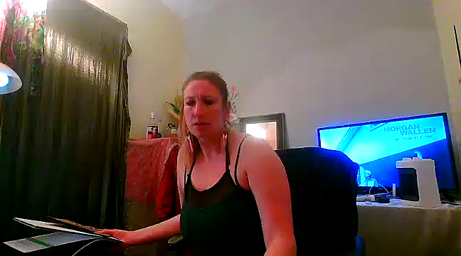 Snapshot of lilyhornyhousewife chatting on 03/18/25, 08:14 lilyhornyhousewife online show from 03/18/25, 08:14