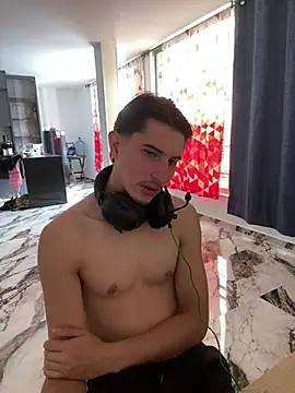 Snapshot of oliver_Lz chatting on 03/04/26, 01:39 oliver Lz online show from 03/04/26, 01:39