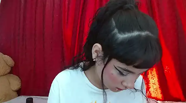 Snapshot of Maruu_miauu chatting on 02/12/25, 04:11 Maruu miauu online show from 02/12/25, 04:11