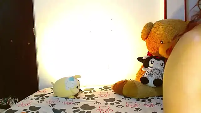 Snapshot of Maruu_miauu chatting on 11/19/25, 02:44 Maruu miauu online show from 11/19/25, 02:44