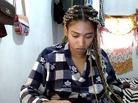 miriam775 online show from 02/05/25, 03:31