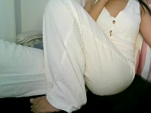 Snapshot of PARI_MAI chatting on 11/08/25, 03:50 PARI MAI online show from 11/08/25, 03:50