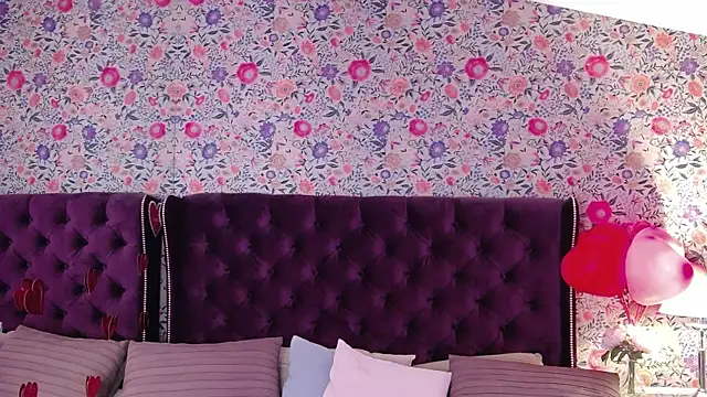 Snapshot of Evapeach_ chatting on 02/19/25, 01:50 Evapeach online show from 02/19/25, 01:50