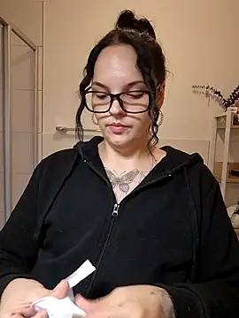 Jujuicy 97 online show from 04/04/26, 08:06