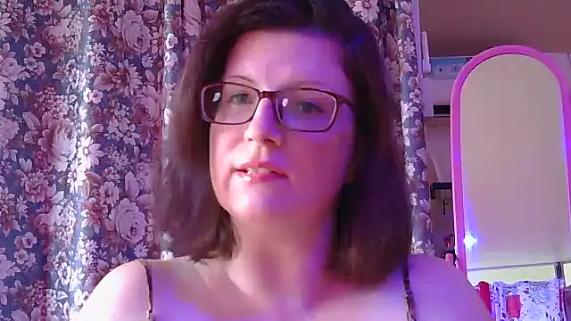 Snapshot of CrimsonMistress chatting on 12/18/24, 12:54 CrimsonMistress online show from 12/18/24, 12:54