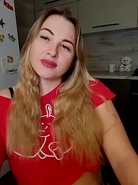 Snapshot of Cute_Hot_Alice chatting on 03/10/25, 09:18 Cute Hot Alice online show from 03/10/25, 09:18