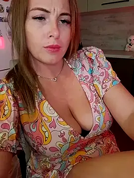 Snapshot of Cute_Hot_Alice chatting on 09/15/25, 08:31 Cute Hot Alice online show from 09/15/25, 08:31