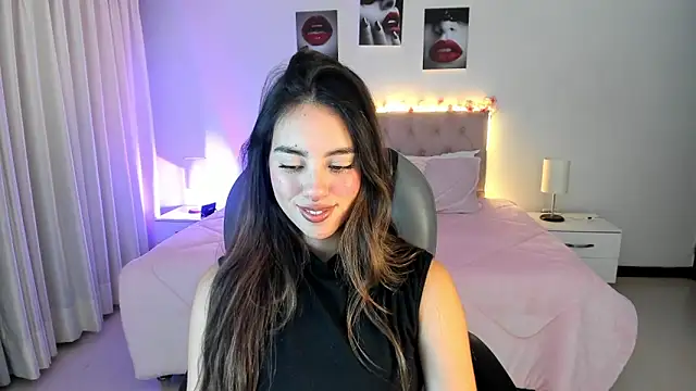 Snapshot of _Charlotte_evans_1 chatting on 11/08/25, 12:22 Charlotte evans 1 online show from 11/08/25, 12:22