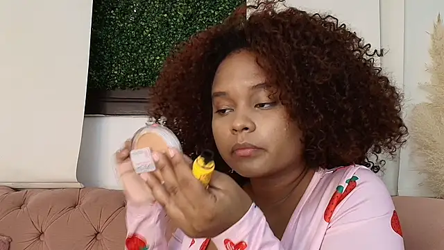 nataly velez online show from 11/19/25, 05:13