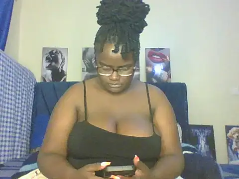 Snapshot of Montel_Montel_ chatting on 10/07/25, 12:24 Montel Montel online show from 10/07/25, 12:24