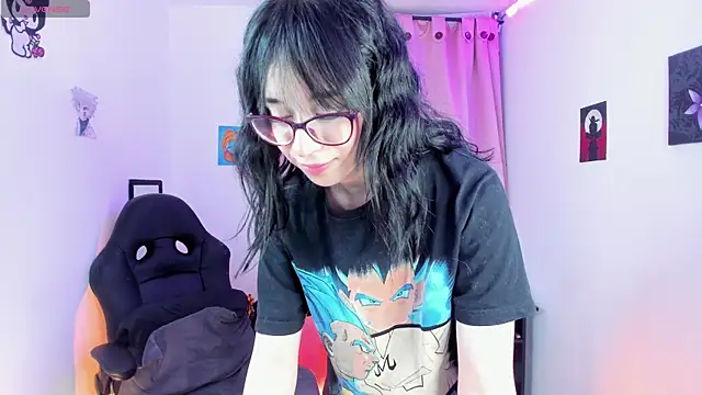 Snapshot of indra_cam chatting on 03/17/25, 06:51 indra cam online show from 03/17/25, 06:51