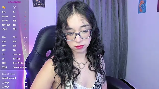 Snapshot of indra_cam chatting on 06/29/26, 06:41 indra cam online show from 06/29/26, 06:41