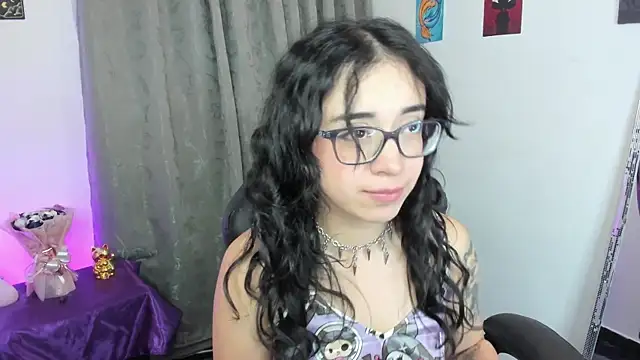 Snapshot of indra_cam chatting on 07/12/26, 06:48 indra cam online show from 07/12/26, 06:48