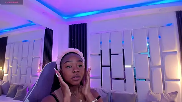 mia schwarz online show from 11/12/25, 10:09