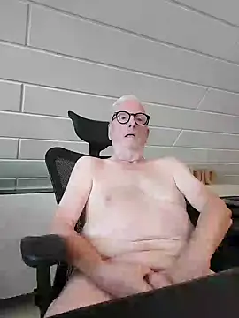 Greyhound70 online show from 09/28/25, 03:17