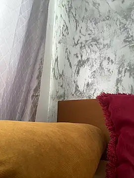 Snapshot of MayaMR chatting on 01/10/25, 10:28 MayaMR online show from 01/10/25, 10:28