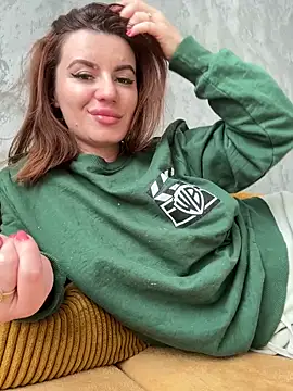 Snapshot of MayaMR chatting on 02/10/25, 11:46 MayaMR online show from 02/10/25, 11:46