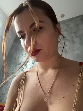 Snapshot of MayaMR chatting on 10/03/25, 08:33 MayaMR online show from 10/03/25, 08:33