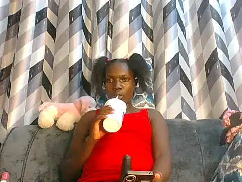 Snapshot of Slimthick900 chatting on 03/03/25, 02:37 Slimthick900 online show from 03/03/25, 02:37