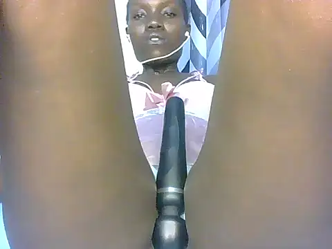 Snapshot of Slimthick900 chatting on 03/19/25, 12:48 Slimthick900 online show from 03/19/25, 12:48