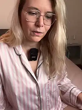 EmyLana online show from 02/03/26, 06:22