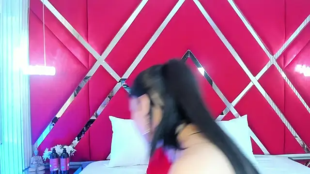 Snapshot of SusanCouper chatting on 10/21/25, 10:54 SusanCouper online show from 10/21/25, 10:54